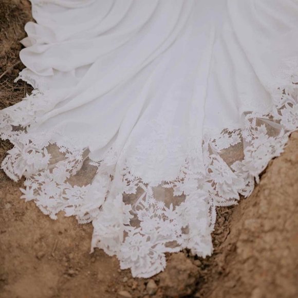 Essense of Australia Wedding Dress - style D3370 - Picture 7 of 8